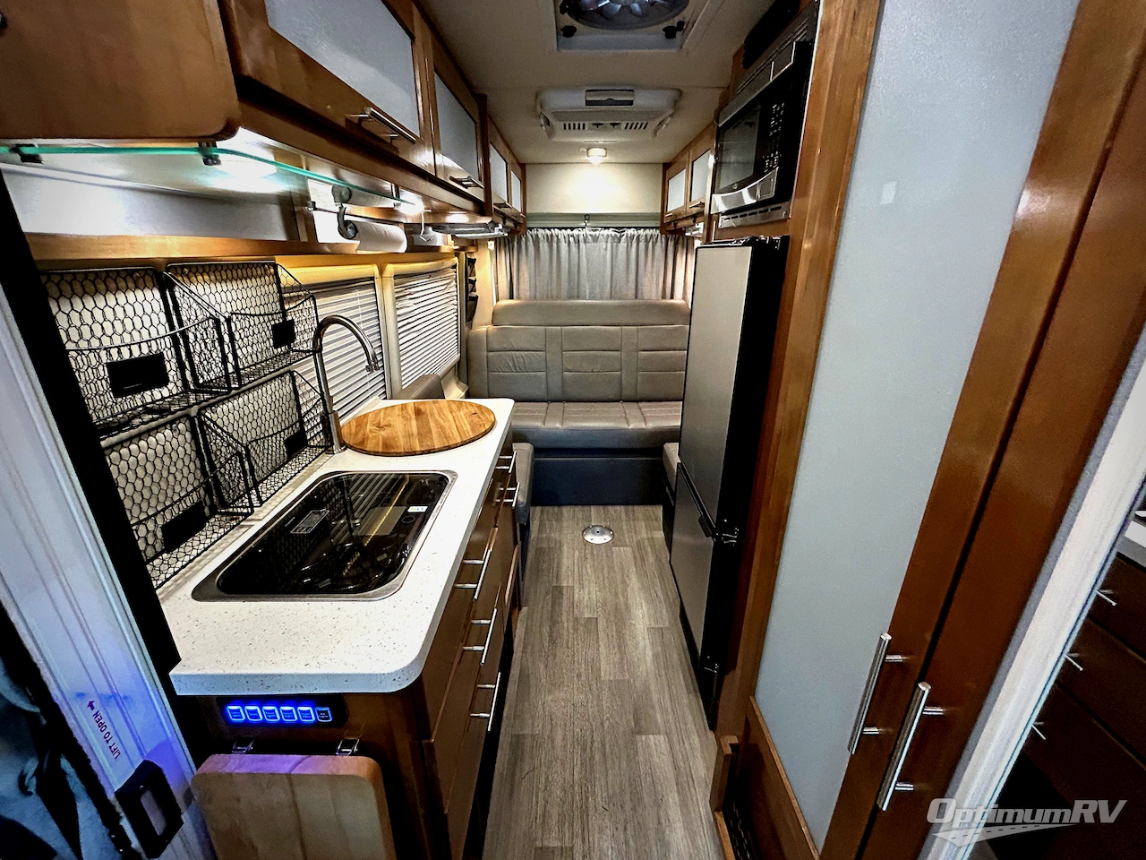 2020 Coachmen Beyond 22C Photo 4