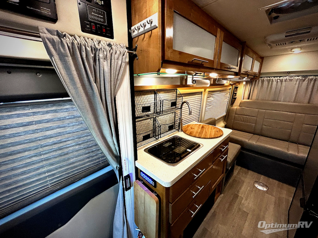 2020 Coachmen Beyond 22C Photo 10