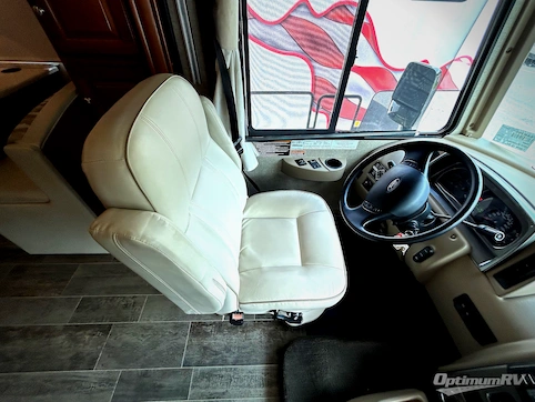 2019 Winnebago Sunstar LX 35F RV Photo 2