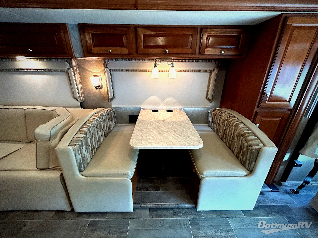 2019 Winnebago Sunstar LX 35F Photo 10