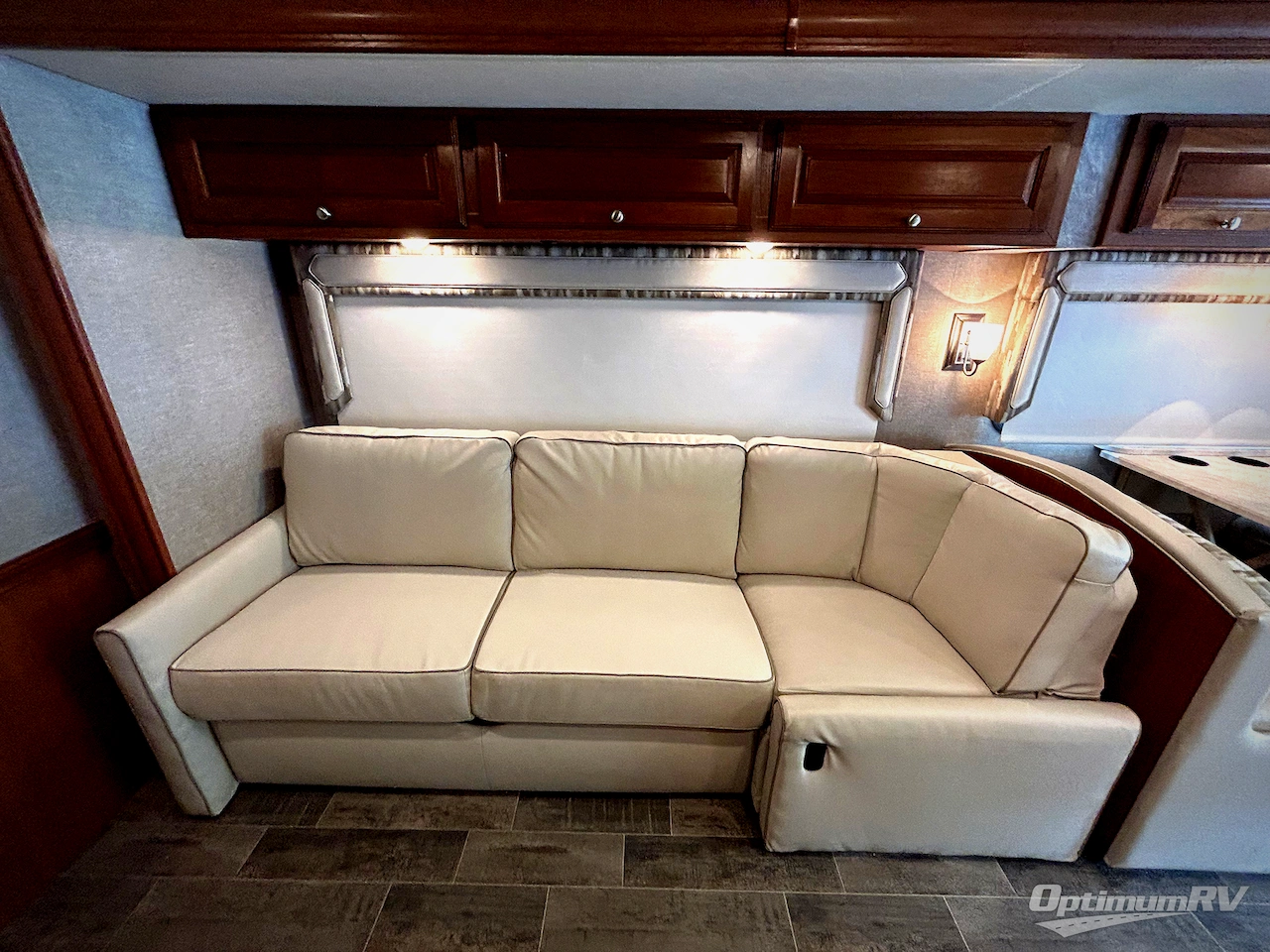 2019 Winnebago Sunstar LX 35F Photo 11