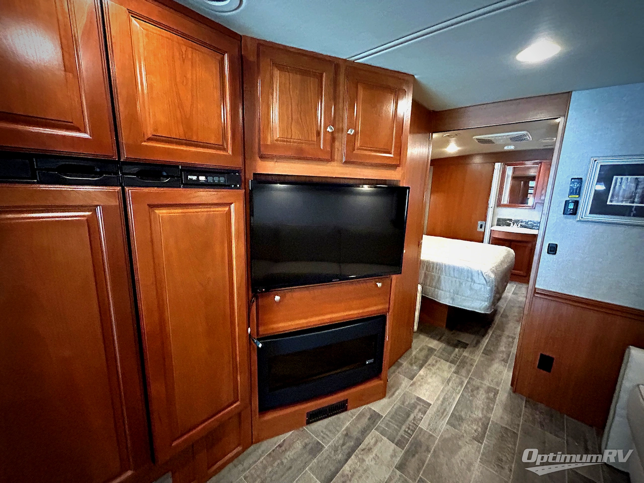 2019 Winnebago Sunstar LX 35F Photo 12