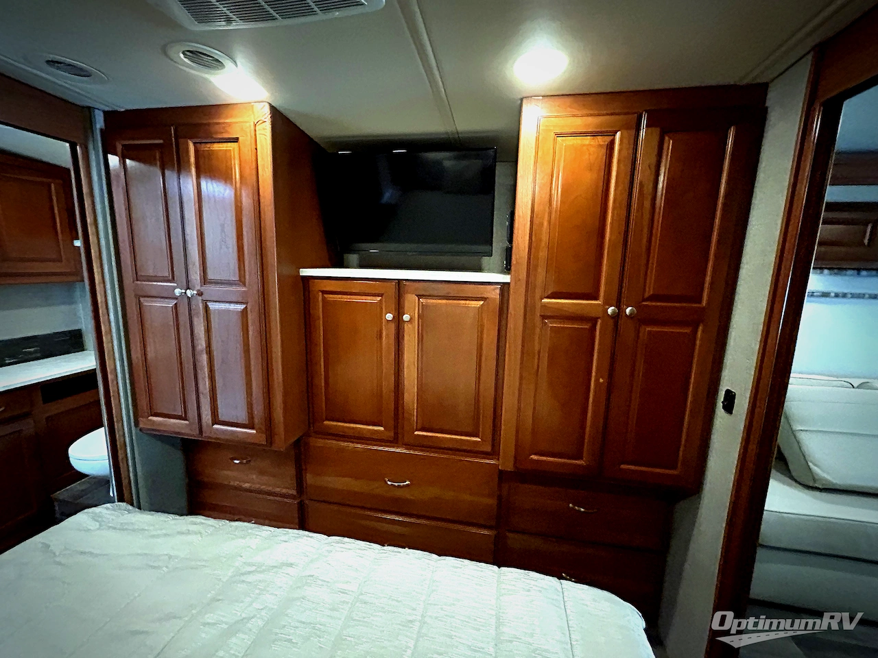 2019 Winnebago Sunstar LX 35F Photo 16
