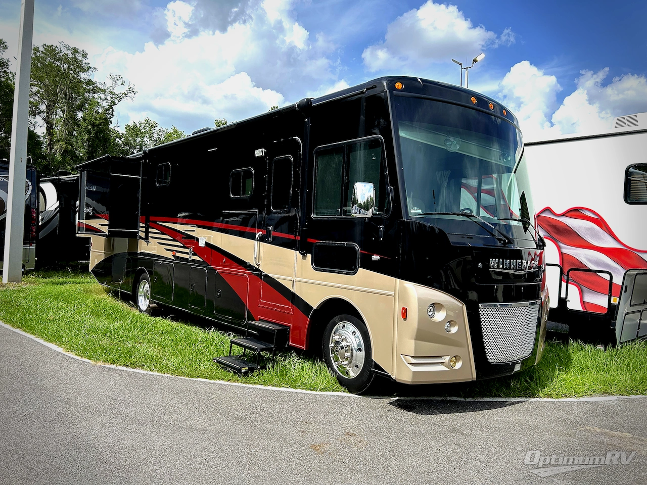 2019 Winnebago Sunstar LX 35F Photo 1