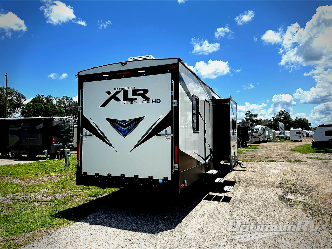 2021 Forest River XLR Hyper Lite 3310 Photo 3