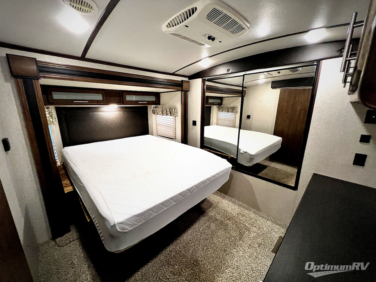 2018 Keystone Cougar Half-Ton Series 32RLI Photo 18