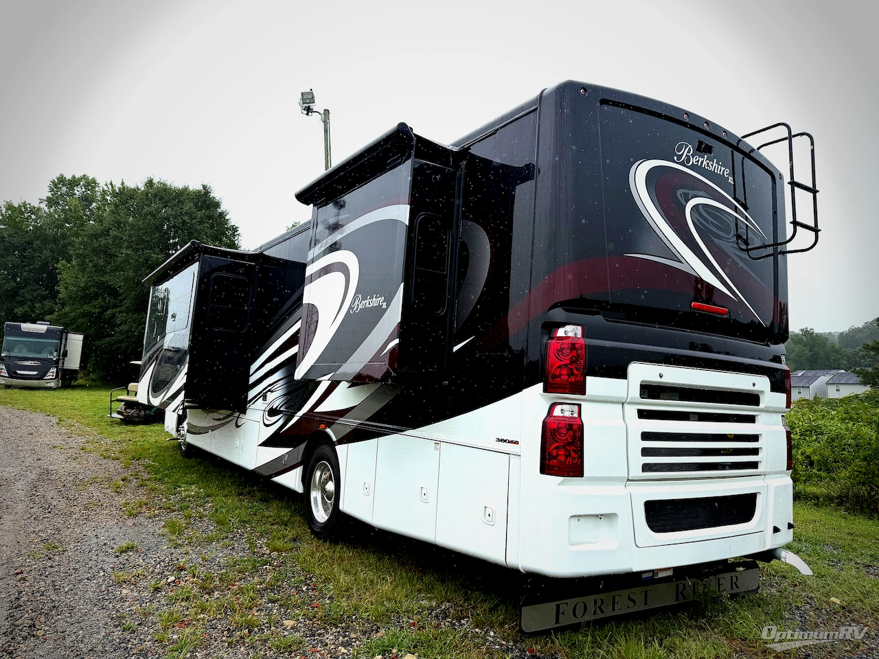 2017 Forest River Berkshire XL 40BH Photo 3