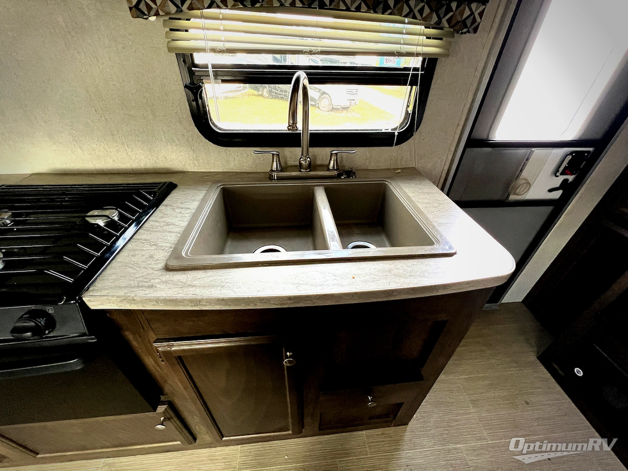 2019 Starcraft Launch Outfitter 21FBS Photo 9