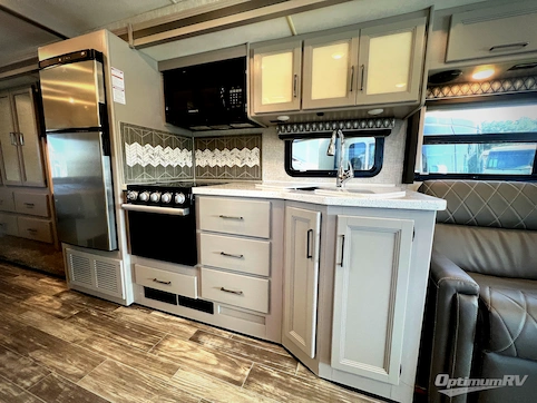 2022 Thor Hurricane 29M RV Photo 3