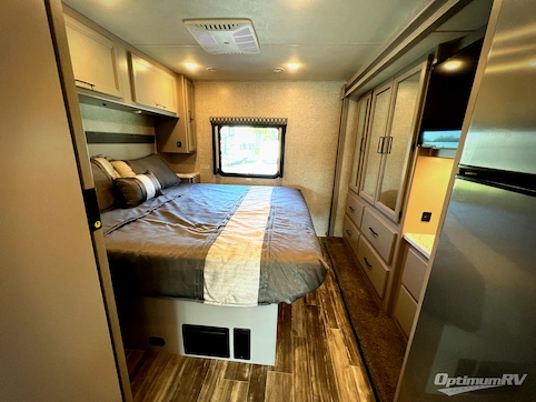 2022 Thor Hurricane 29M RV Photo 4