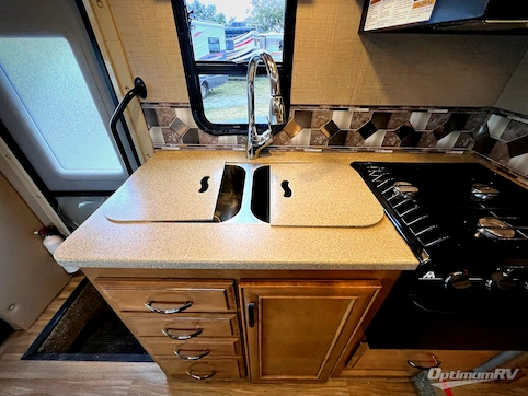 2017 Thor Quantum GR22 RV Photo 3