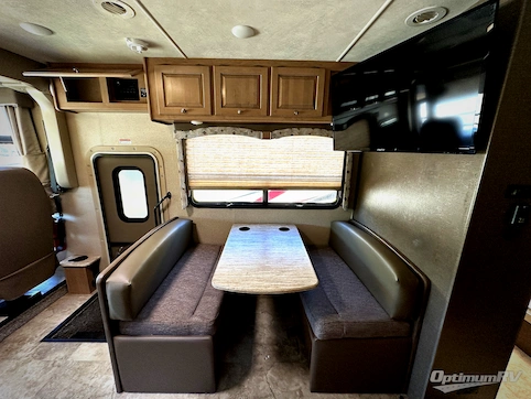 2018 Thor Windsport 29M RV Photo 2