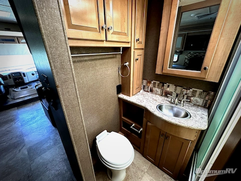 2018 Thor Windsport 29M RV Photo 3