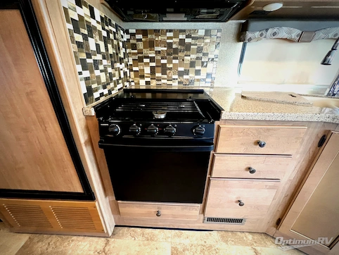 2018 Four Winds WINDSPORT 29M RV Photo 4