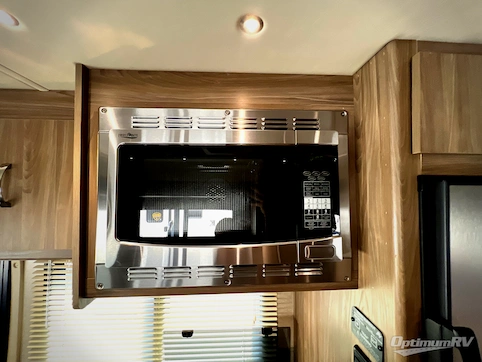 2017 Dynamax isata 3 24FW RV Photo 3