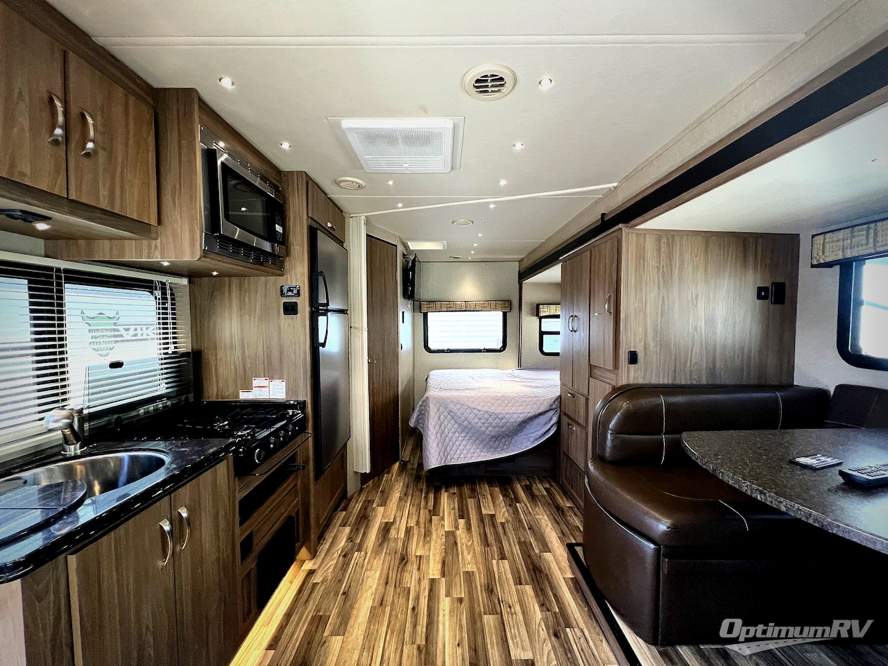 2017 Dynamax isata 3 24FW Photo 2