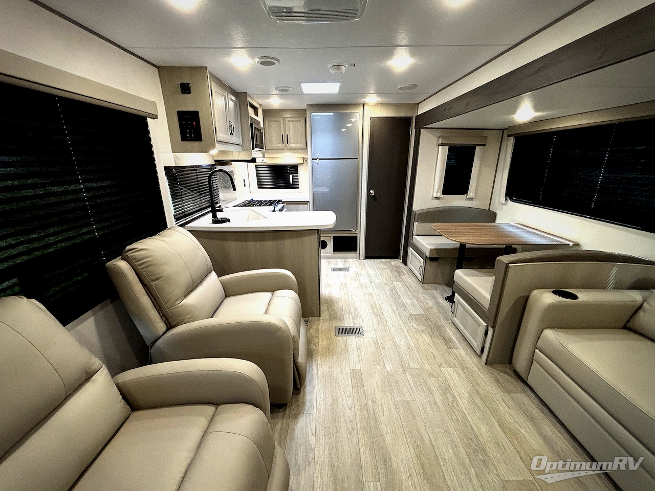 2027 Coachmen Catalina Legacy Edition 283RKS Photo 3