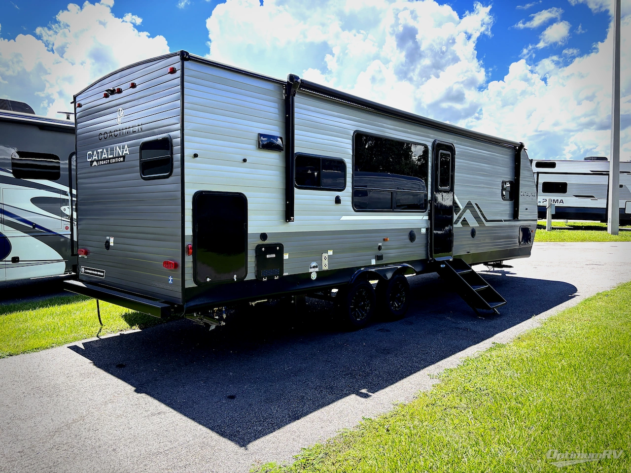 2027 Coachmen Catalina Legacy Edition 283RKS Photo 2