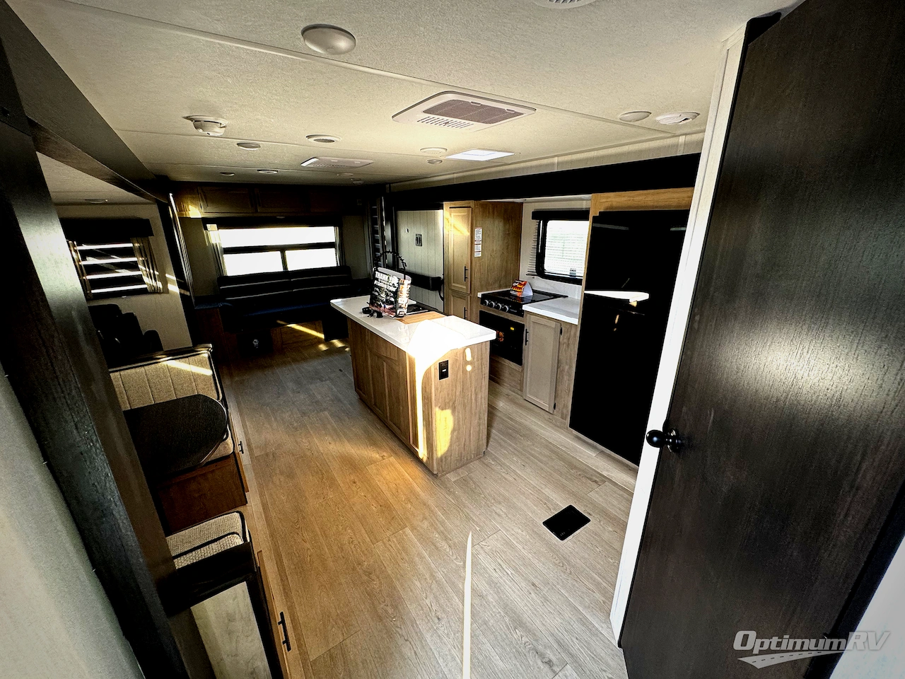 2026 Forest River Cherokee Wolf Den Black Label 273XLKBL Photo 2