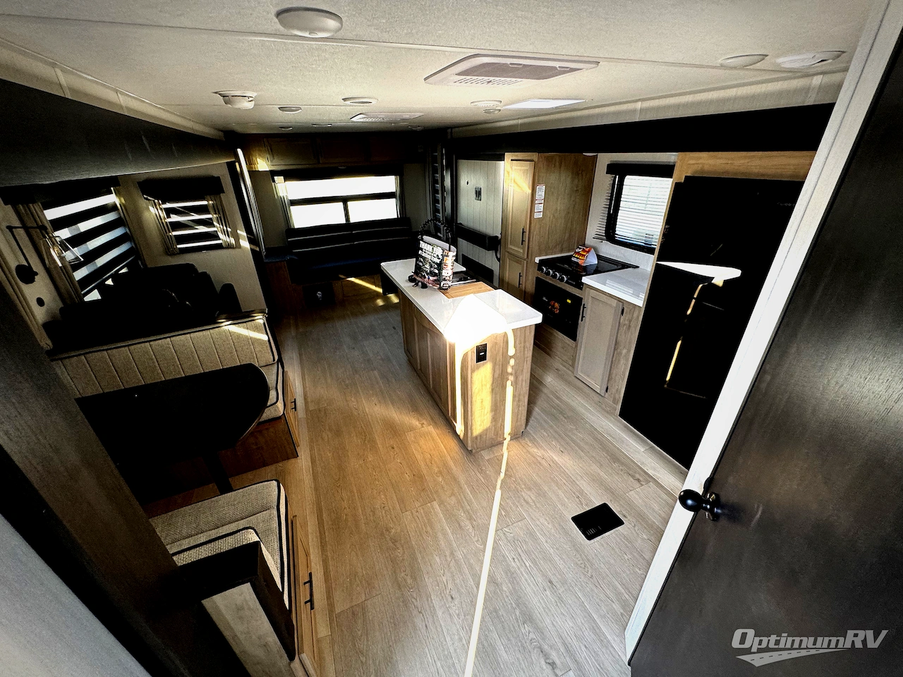 2026 Forest River Cherokee Wolf Den Black Label 273XLKBL Photo 13