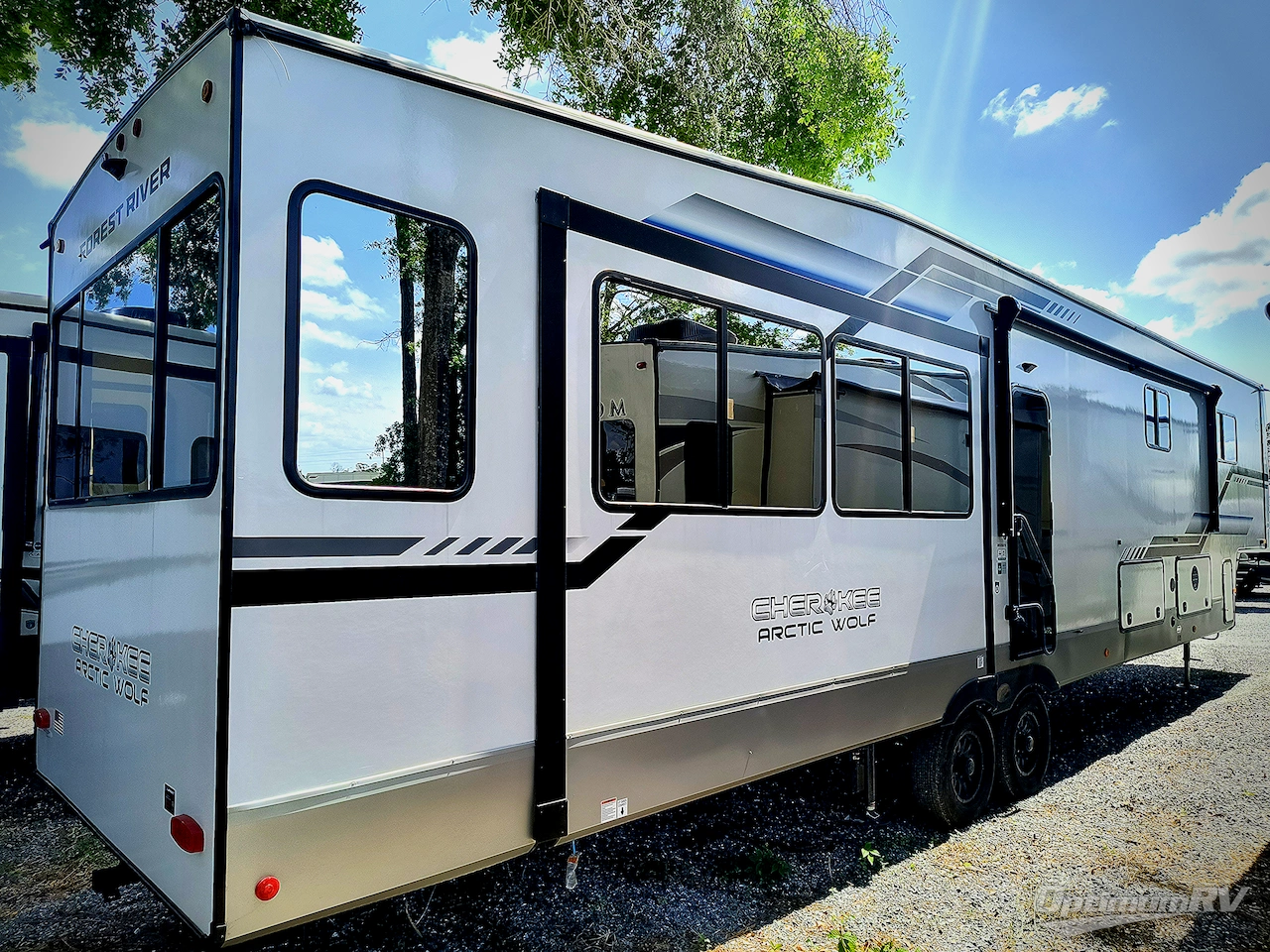 2025 Forest River Cherokee Arctic Wolf Suite 3650SUITE Photo 2
