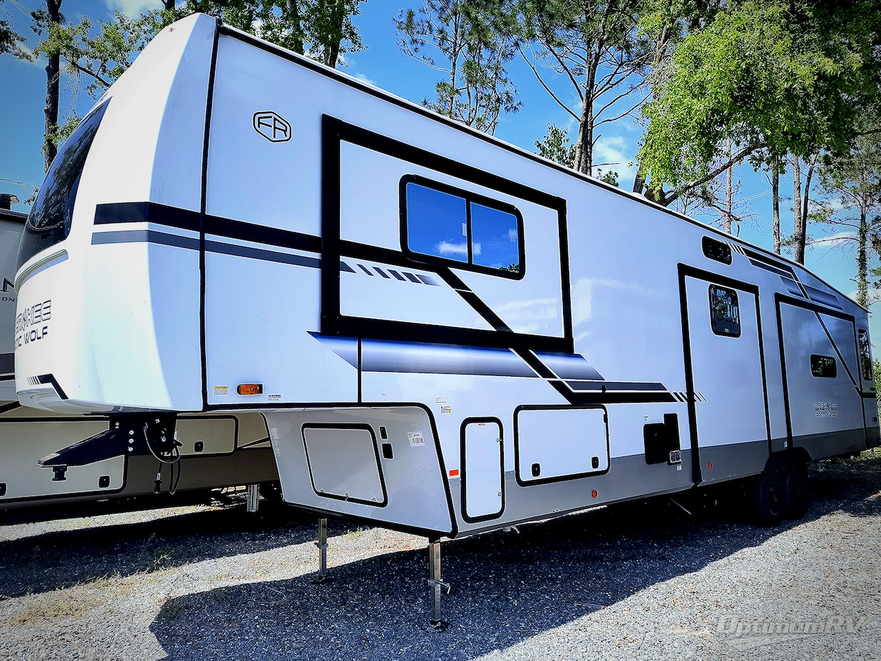 2025 Forest River Cherokee Arctic Wolf Suite 3650SUITE Photo 4