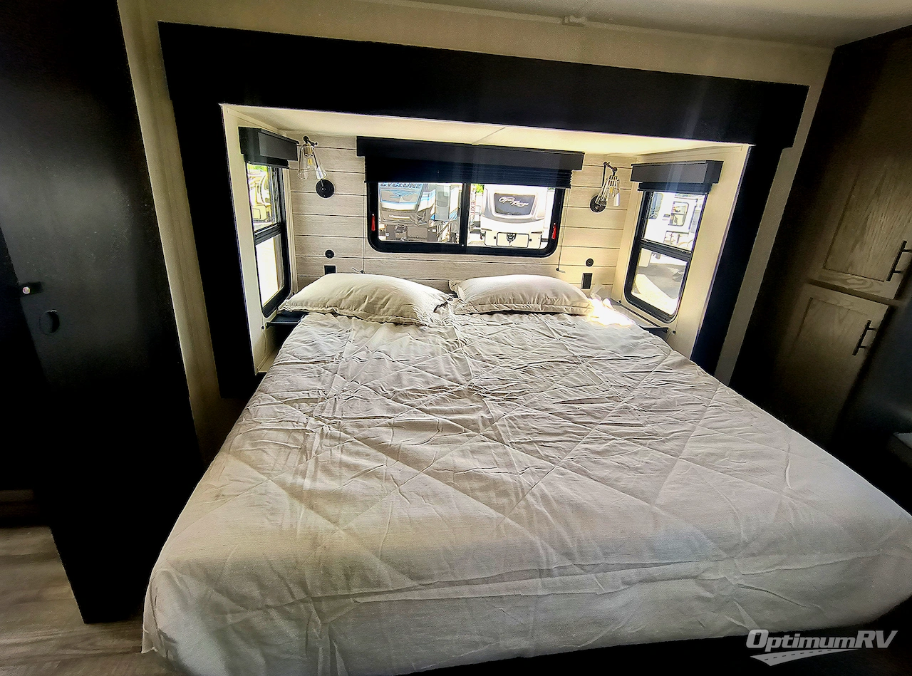 2025 Forest River Cherokee Arctic Wolf Suite 3650SUITE Photo 20