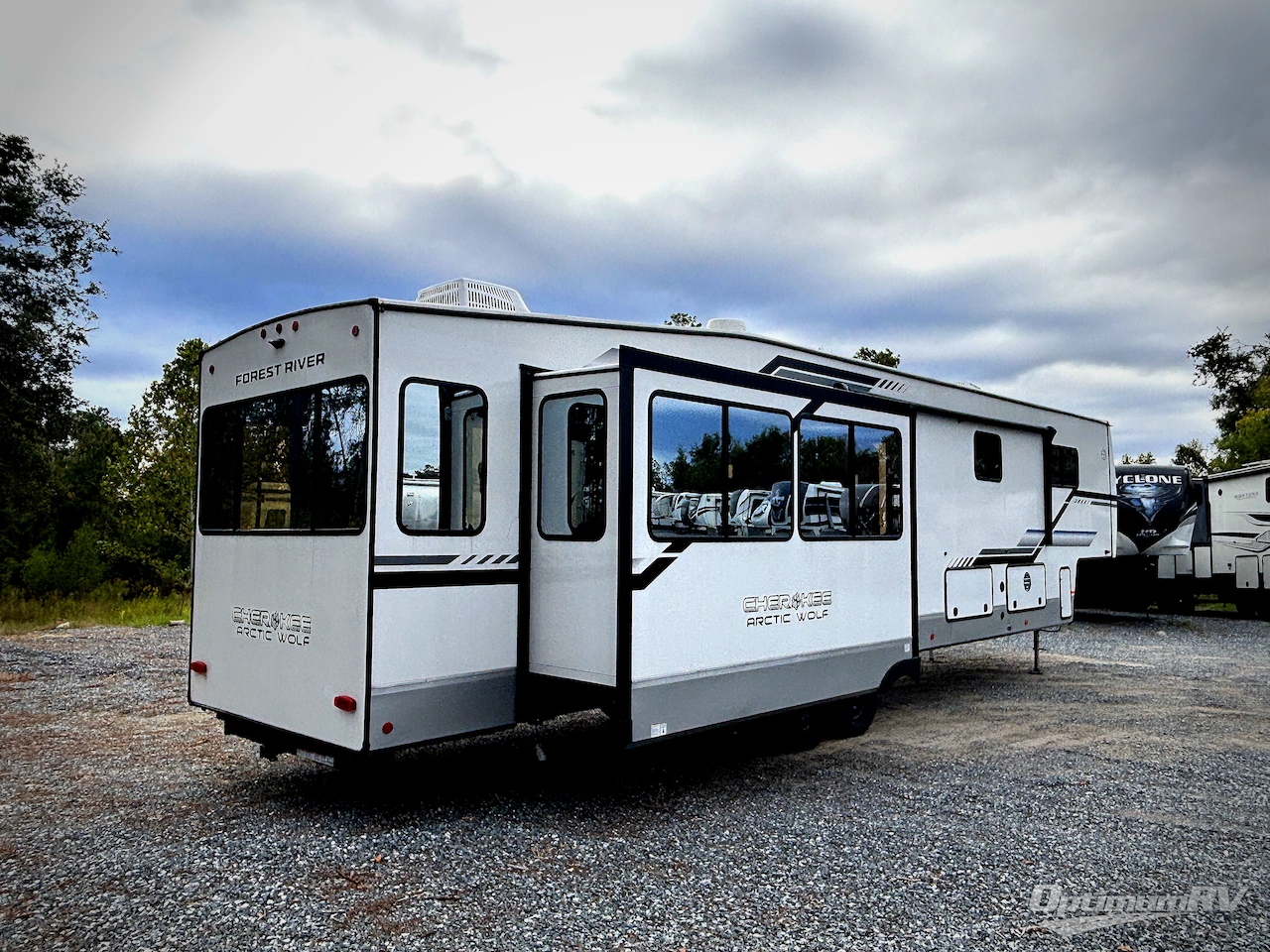 2025 Forest River Cherokee Arctic Wolf Suite 3650SUITE Photo 2