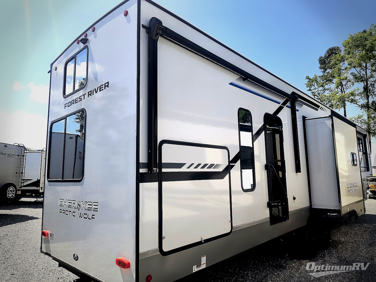 2025 Forest River Cherokee Arctic Wolf Suite 3750SUITE Photo 2