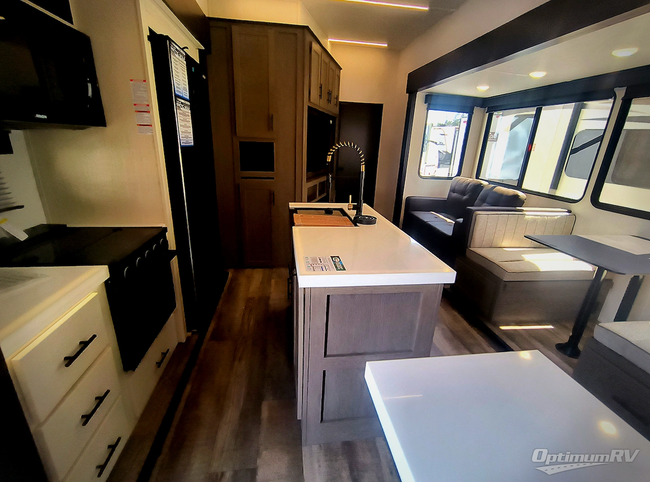 2025 Forest River Cherokee Arctic Wolf Suite 3750SUITE Photo 5