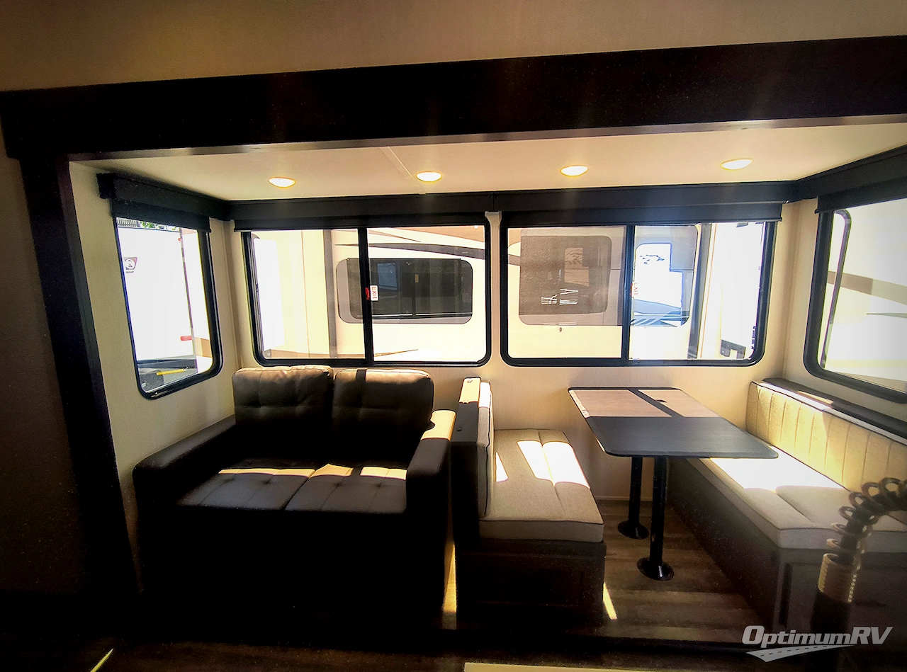 2025 Forest River Cherokee Arctic Wolf Suite 3750SUITE Photo 9