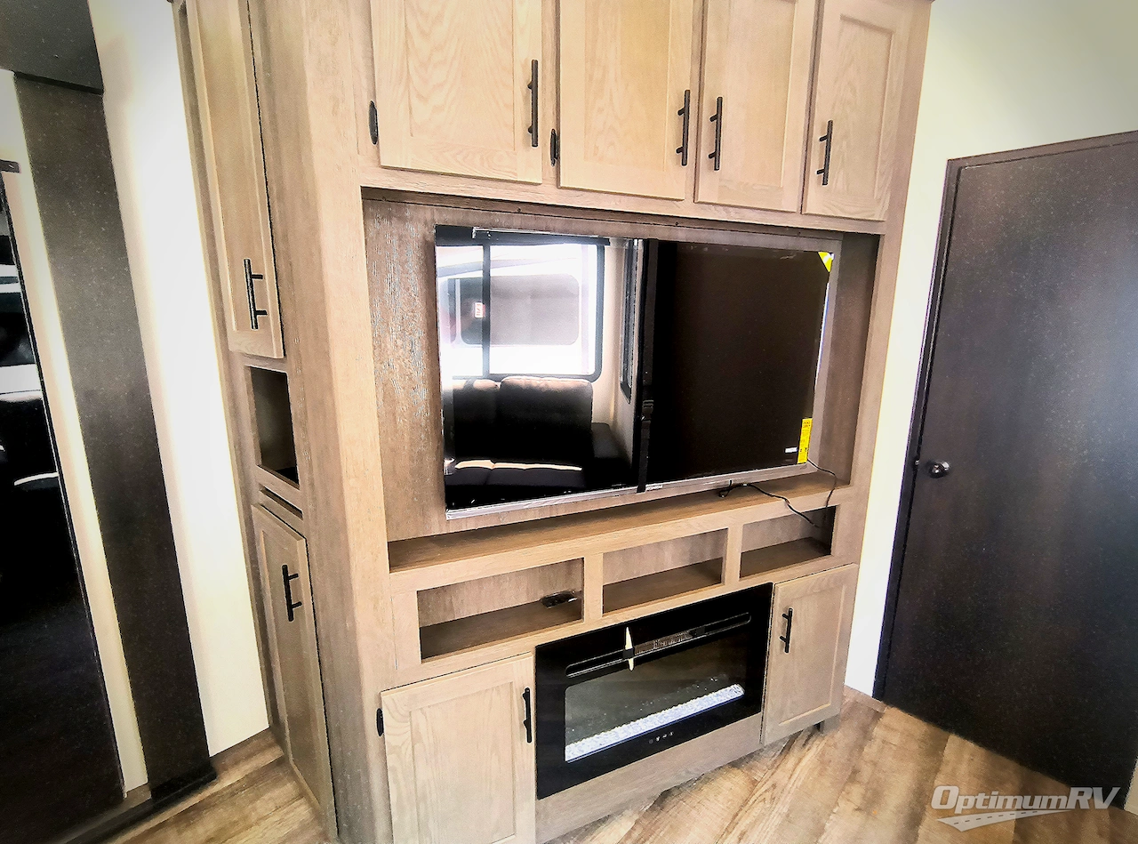 2025 Forest River Cherokee Arctic Wolf Suite 3750SUITE Photo 10