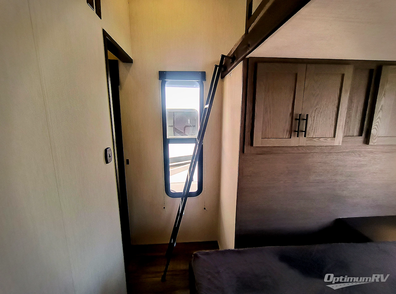 2025 Forest River Cherokee Arctic Wolf Suite 3750SUITE Photo 12