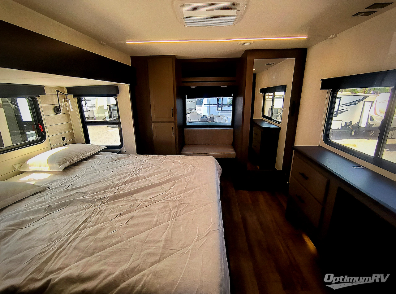 2025 Forest River Cherokee Arctic Wolf Suite 3750SUITE Photo 18
