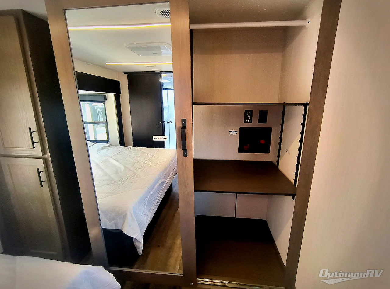 2025 Forest River Cherokee Arctic Wolf Suite 3750SUITE Photo 22