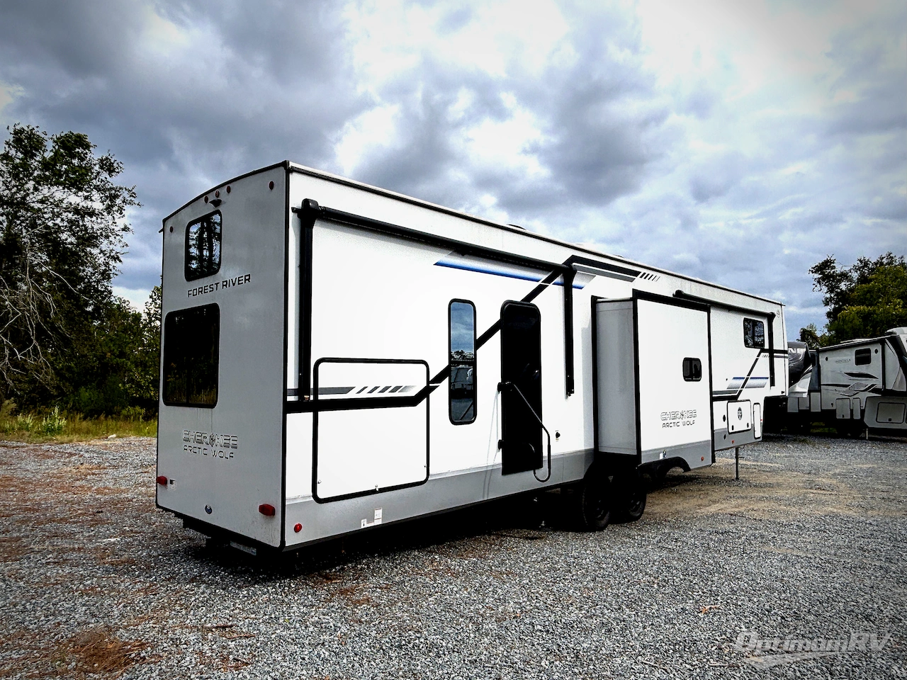 2025 Forest River Cherokee Arctic Wolf Suite 3750SUITE Photo 2