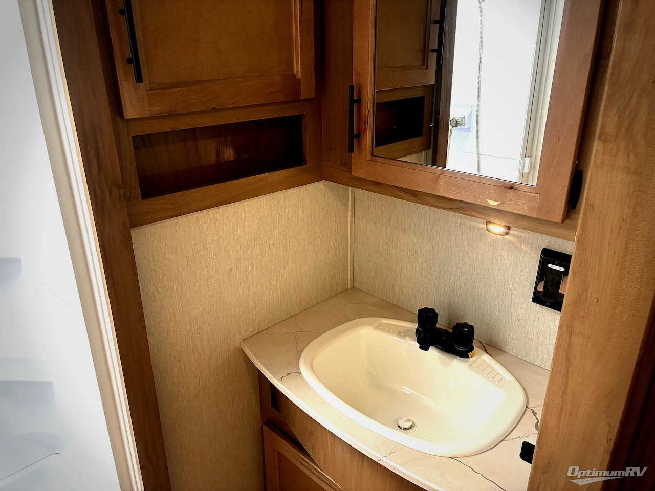 2024 Forest River Cherokee Arctic Wolf 261RK Photo 12