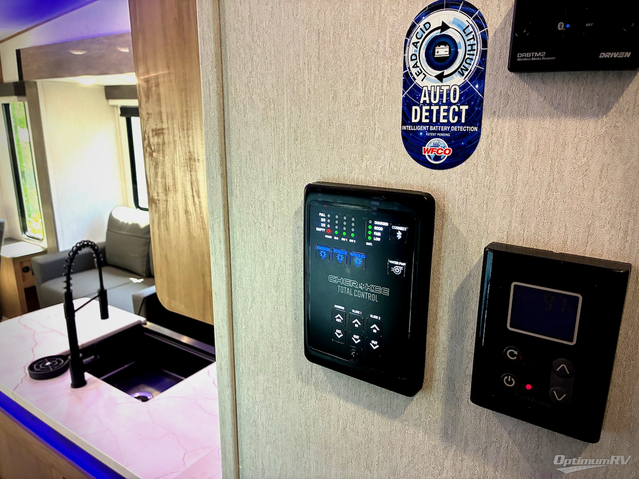 2024 Forest River Cherokee Arctic Wolf 261RK Photo 15