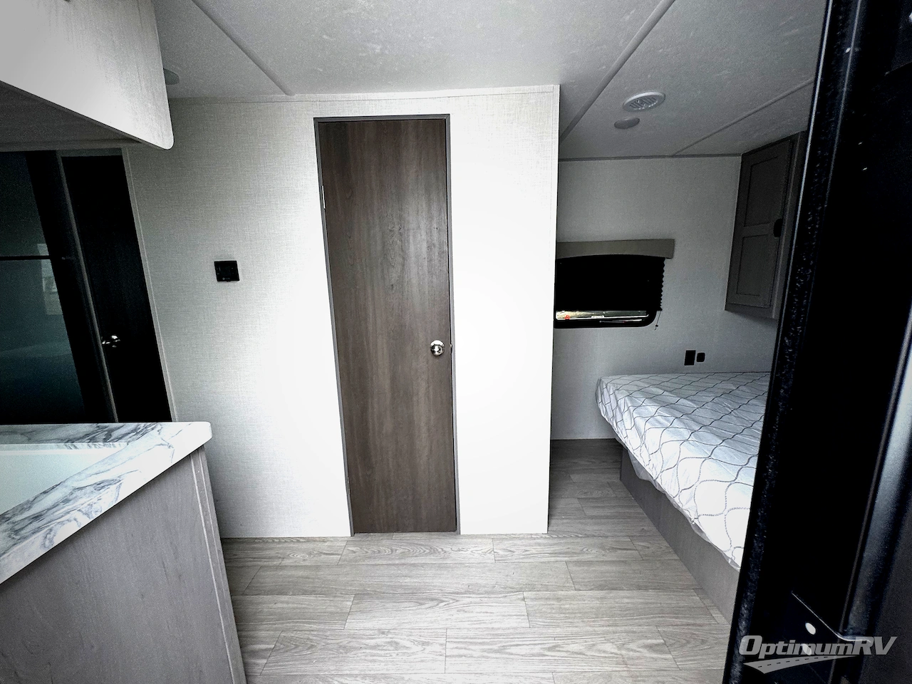 2026 Coachmen Clipper 5K Series 242MK Photo 2