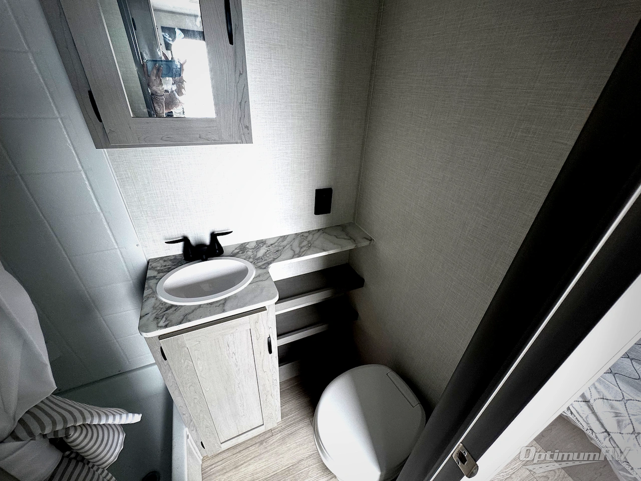 2026 Coachmen Clipper 5K Series 242MK Photo 5