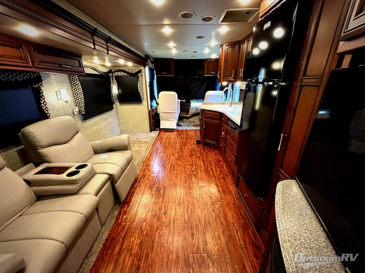 2017 Newmar Canyon Star 3710 Photo 5