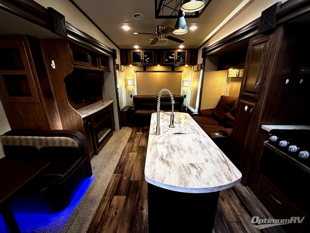 2019 Forest River Sandpiper 372LOK Photo 4