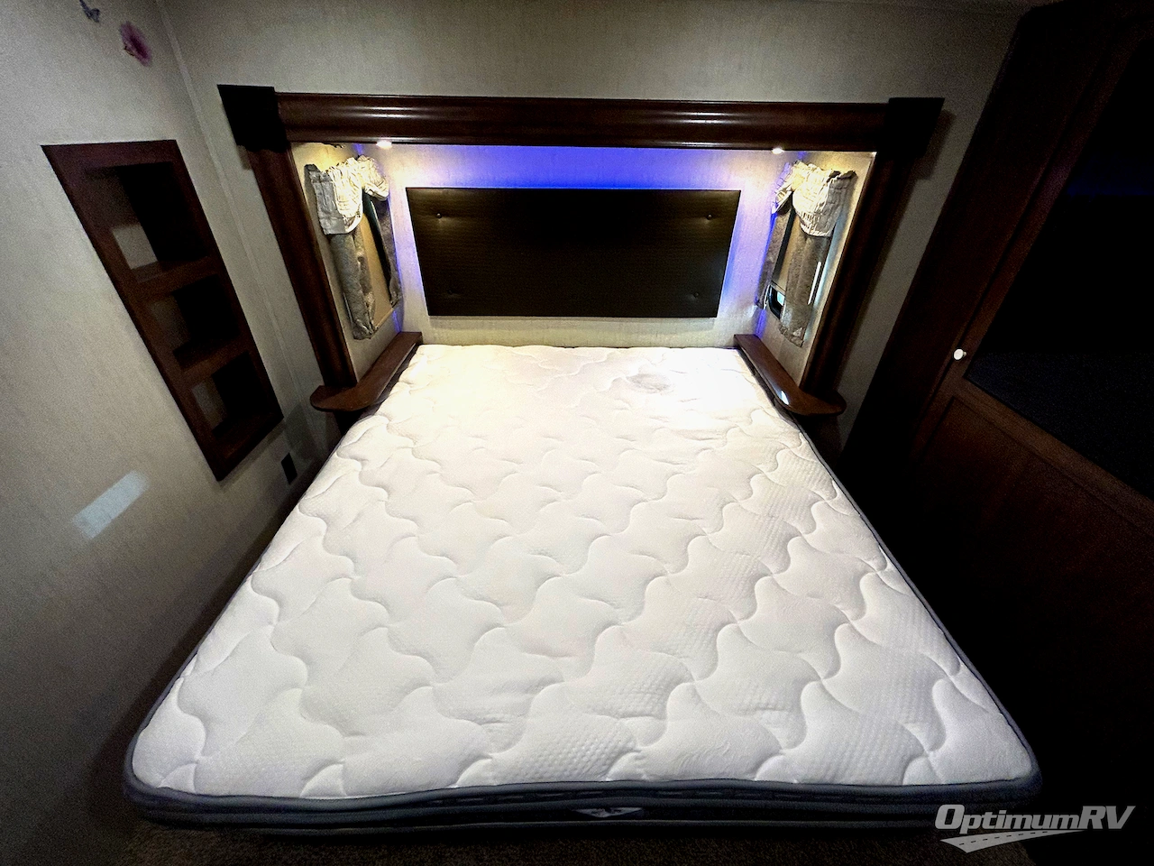 2019 Forest River Sandpiper 372LOK Photo 9