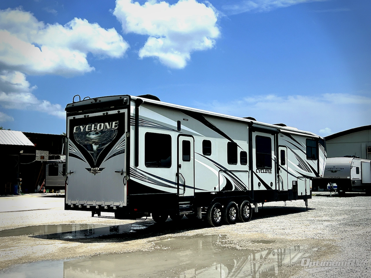 2018 Heartland Cyclone 4005 Photo 2