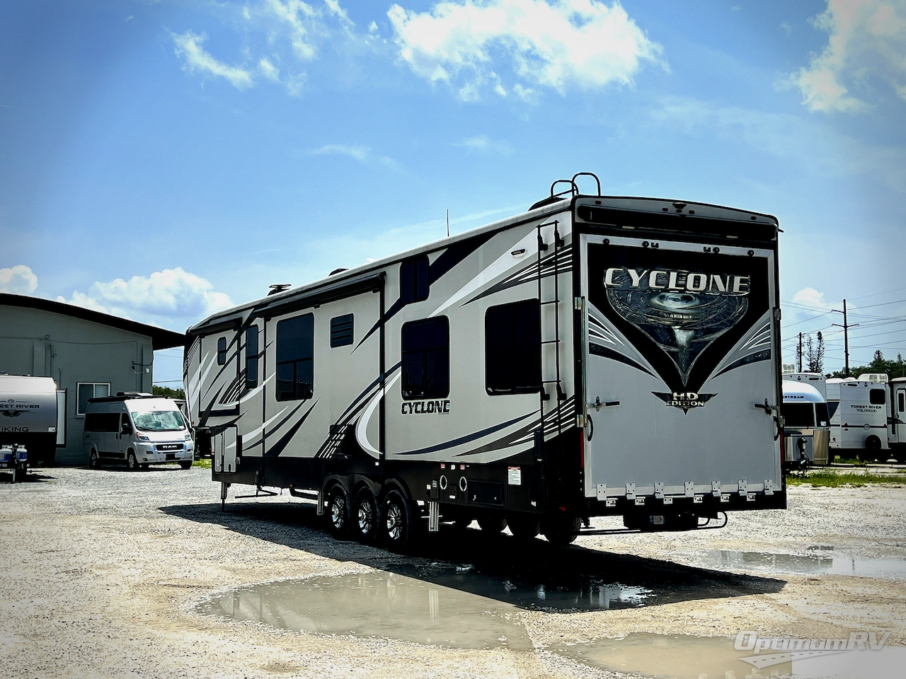 2018 Heartland Cyclone 4005 Photo 3
