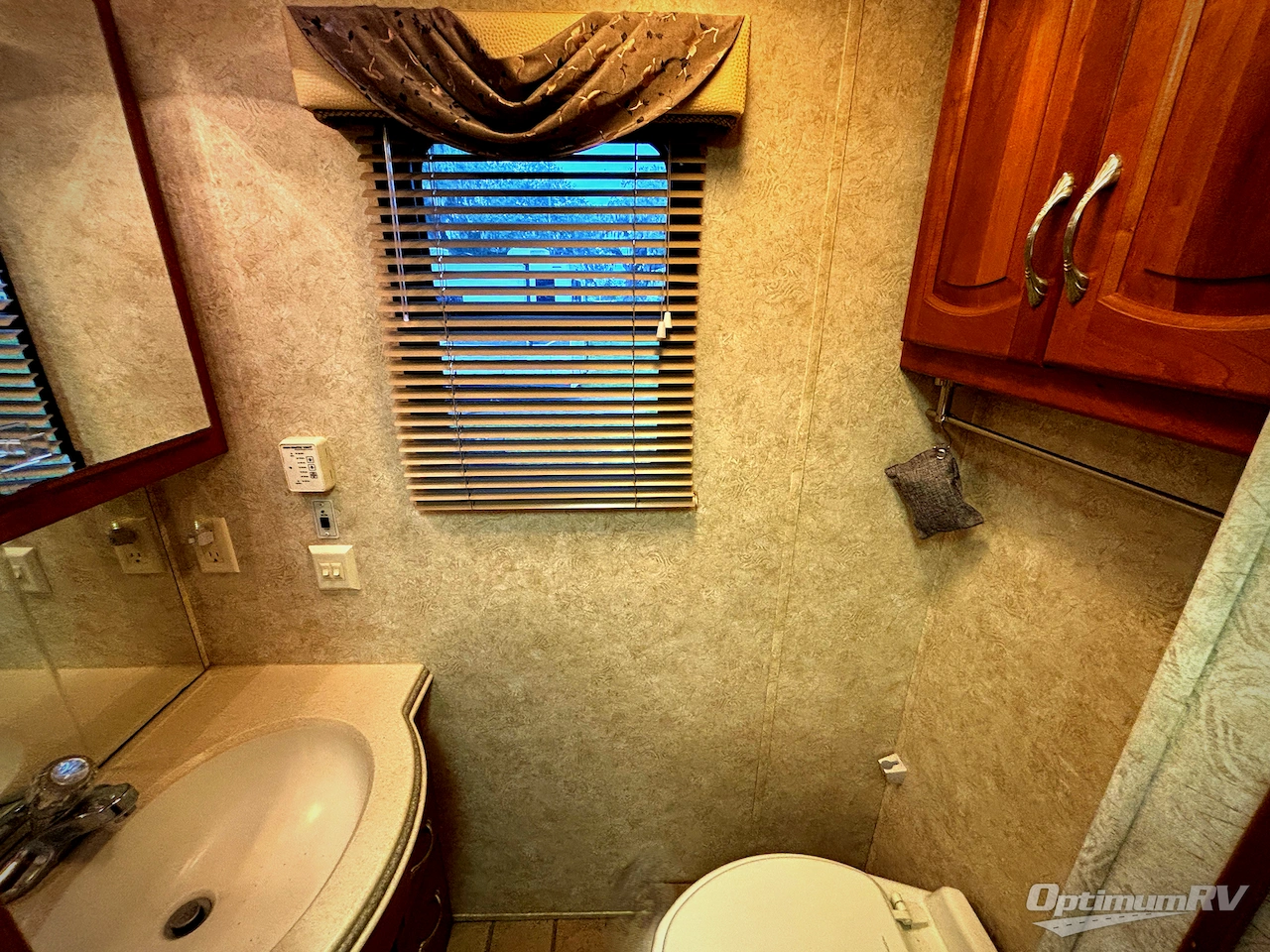 2004 Newmar Mountain Aire 4016 Photo 18