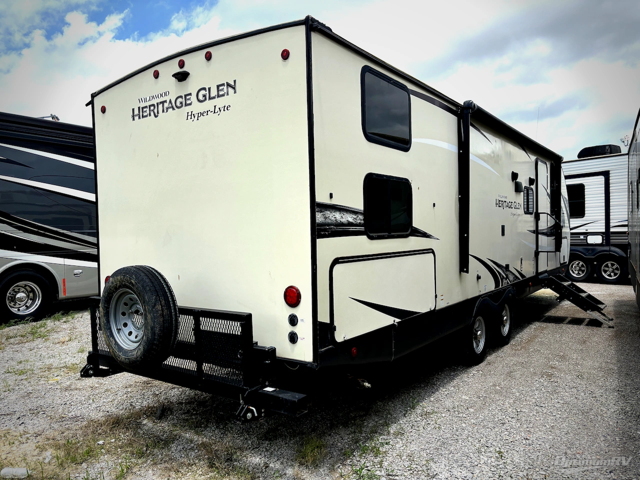 2019 Forest River Wildwood Heritage Glen LTZ 269RL Photo 2