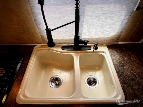 2011 Jayco Jay Flight 22FB RV Photo 3