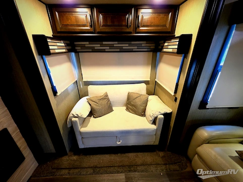 2018 Palomino Columbus F386FK RV Photo 2