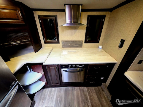 2018 Palomino Columbus F386FK RV Photo 3